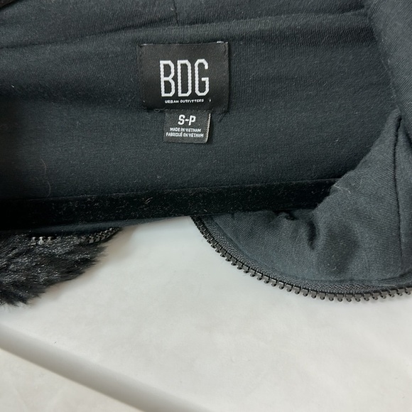 Urban Outfitters BDG Hooded Cropped Sherpa Jacket Black Small - Picture 5 of 6